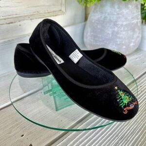 MORGAN WOODS, WOMENS CHRISTMAS FLATS. BLACK VELVETY FABRIC UPPER. SIZE 9